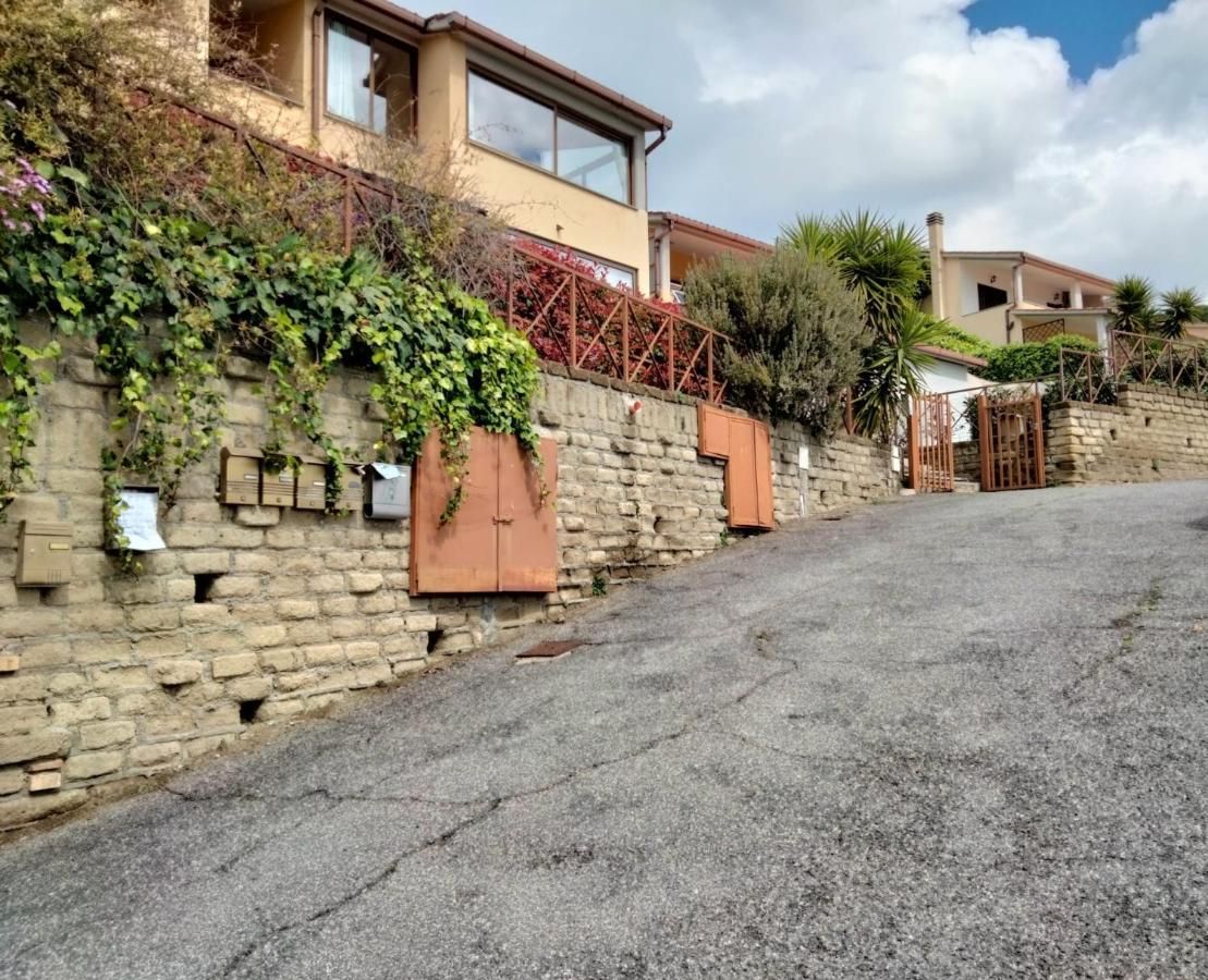 Sguardo Sul Lago Тревиняно Романо Екстериор снимка