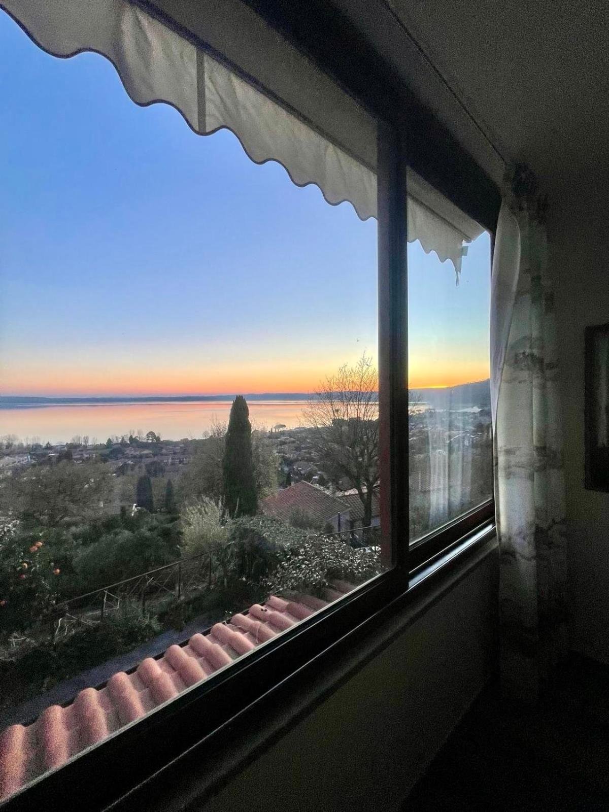 Sguardo Sul Lago Тревиняно Романо Екстериор снимка