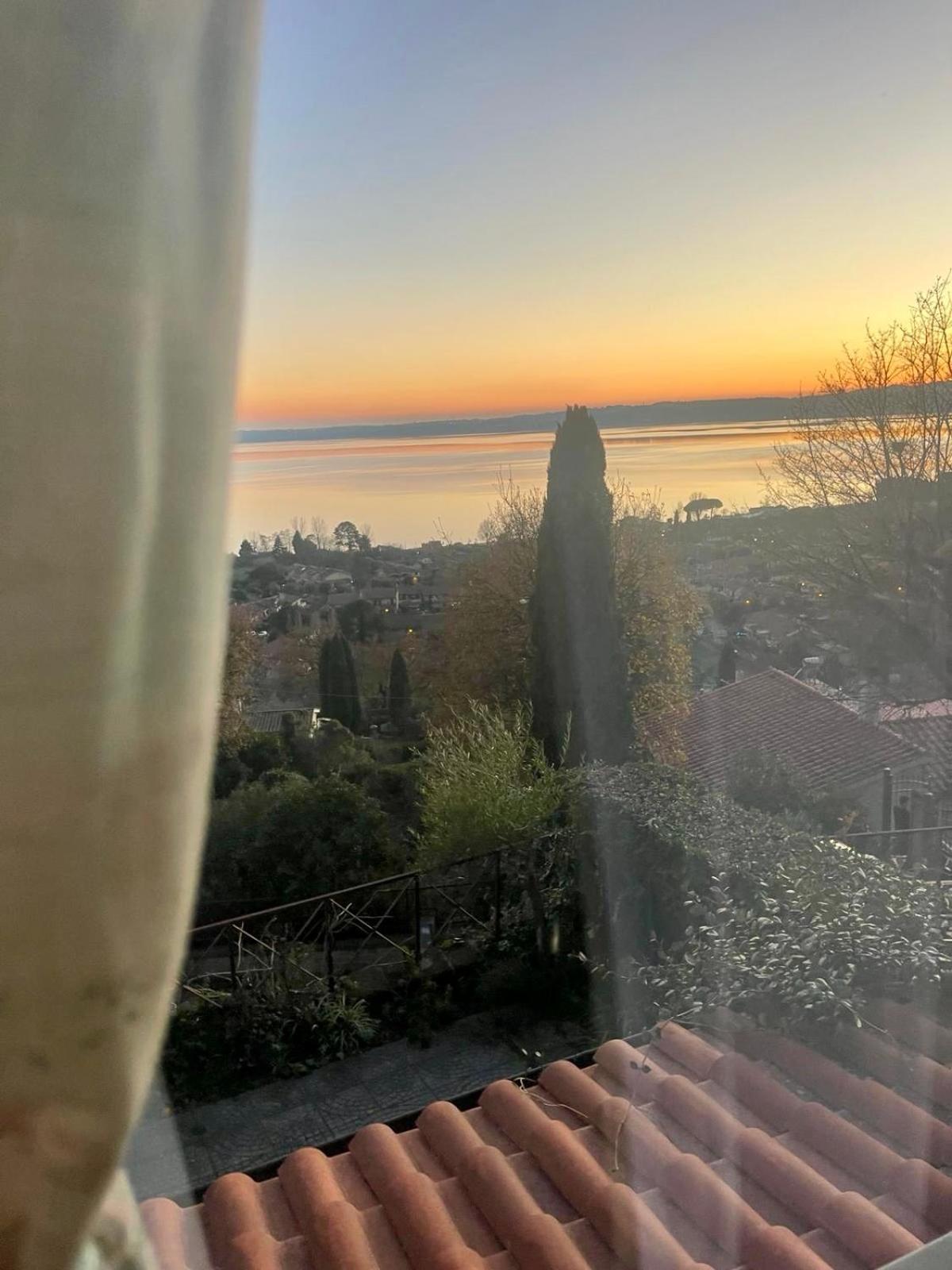 Sguardo Sul Lago Тревиняно Романо Екстериор снимка